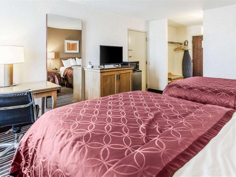 Econo Lodge Inn & Suites Norton Экстерьер фото