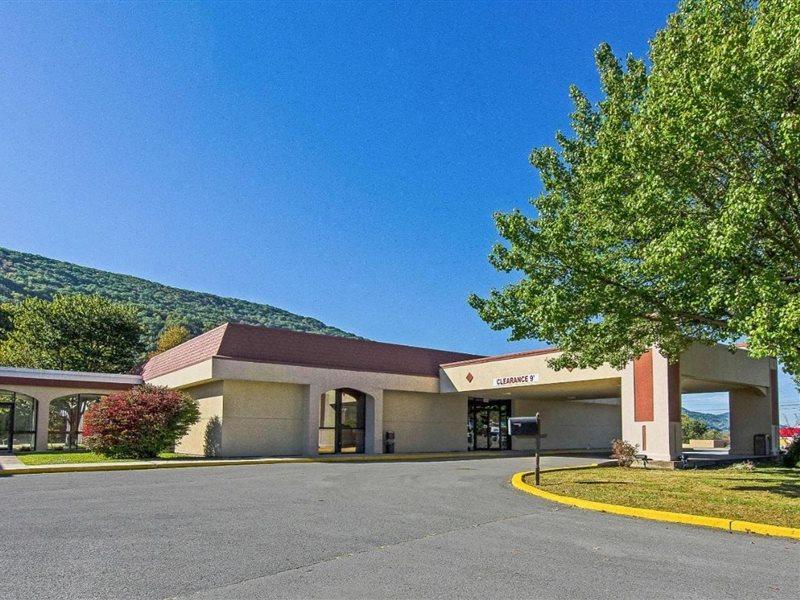 Econo Lodge Inn & Suites Norton Экстерьер фото