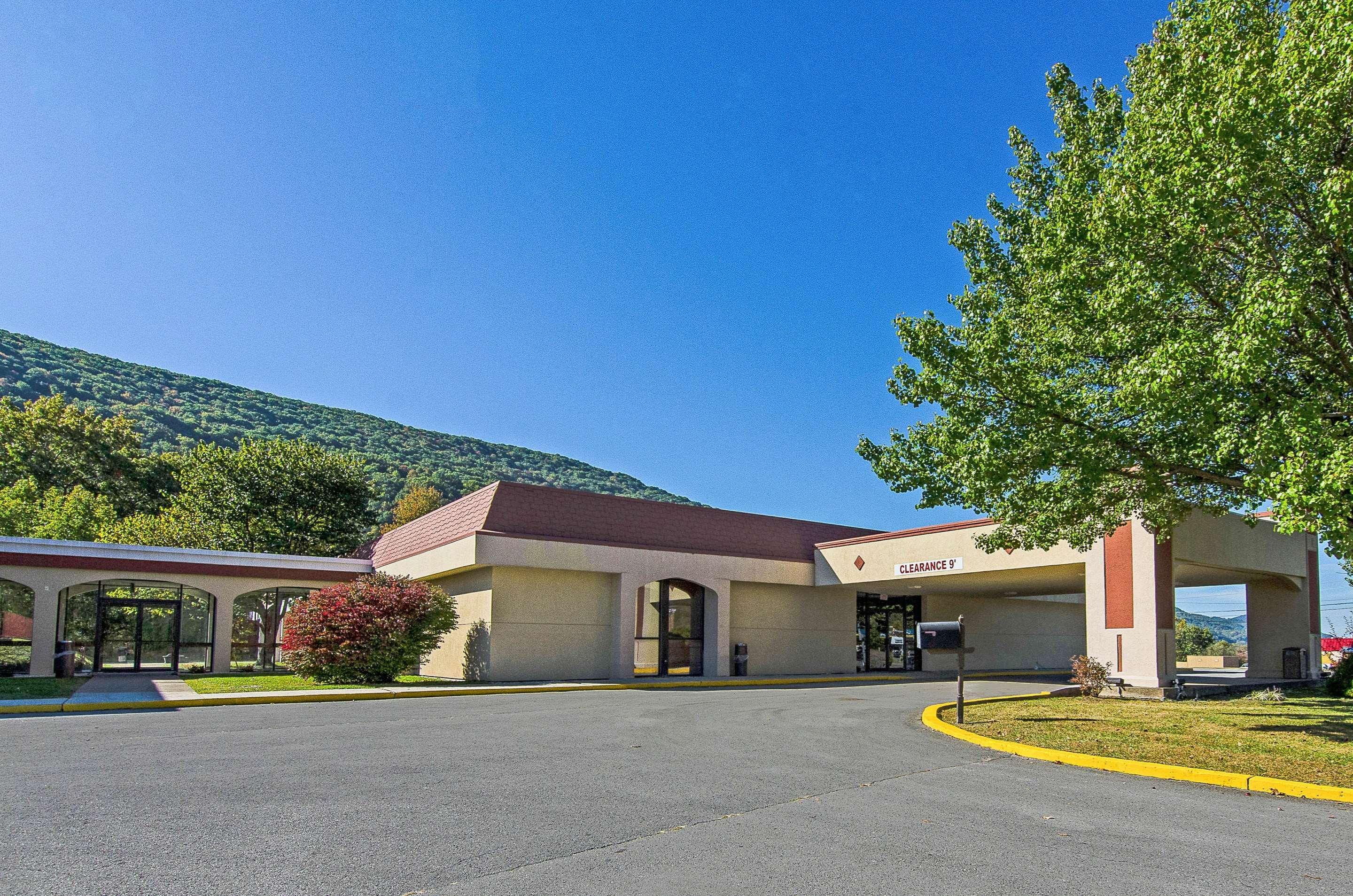 Econo Lodge Inn & Suites Norton Экстерьер фото