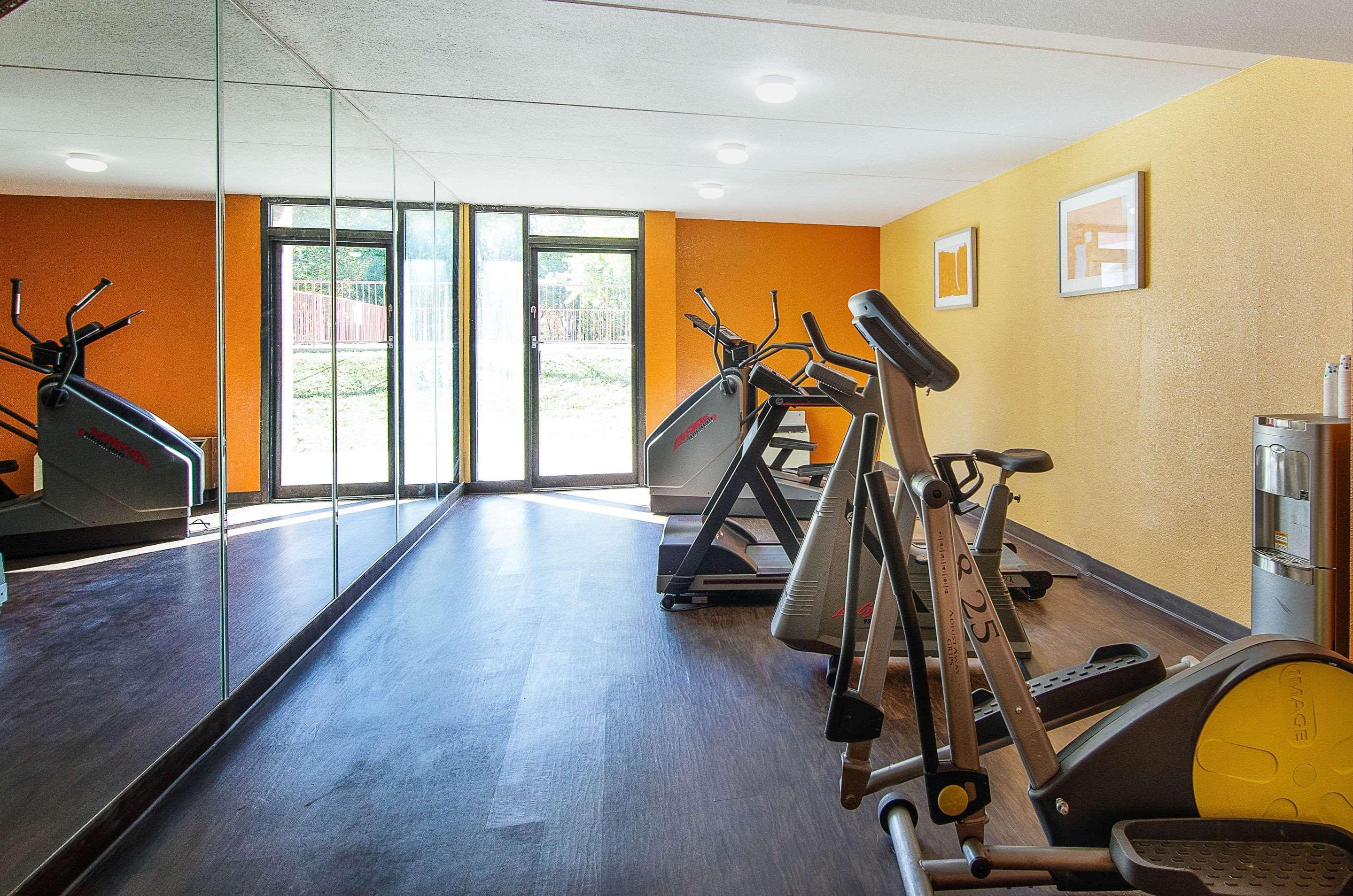 Econo Lodge Inn & Suites Norton Экстерьер фото