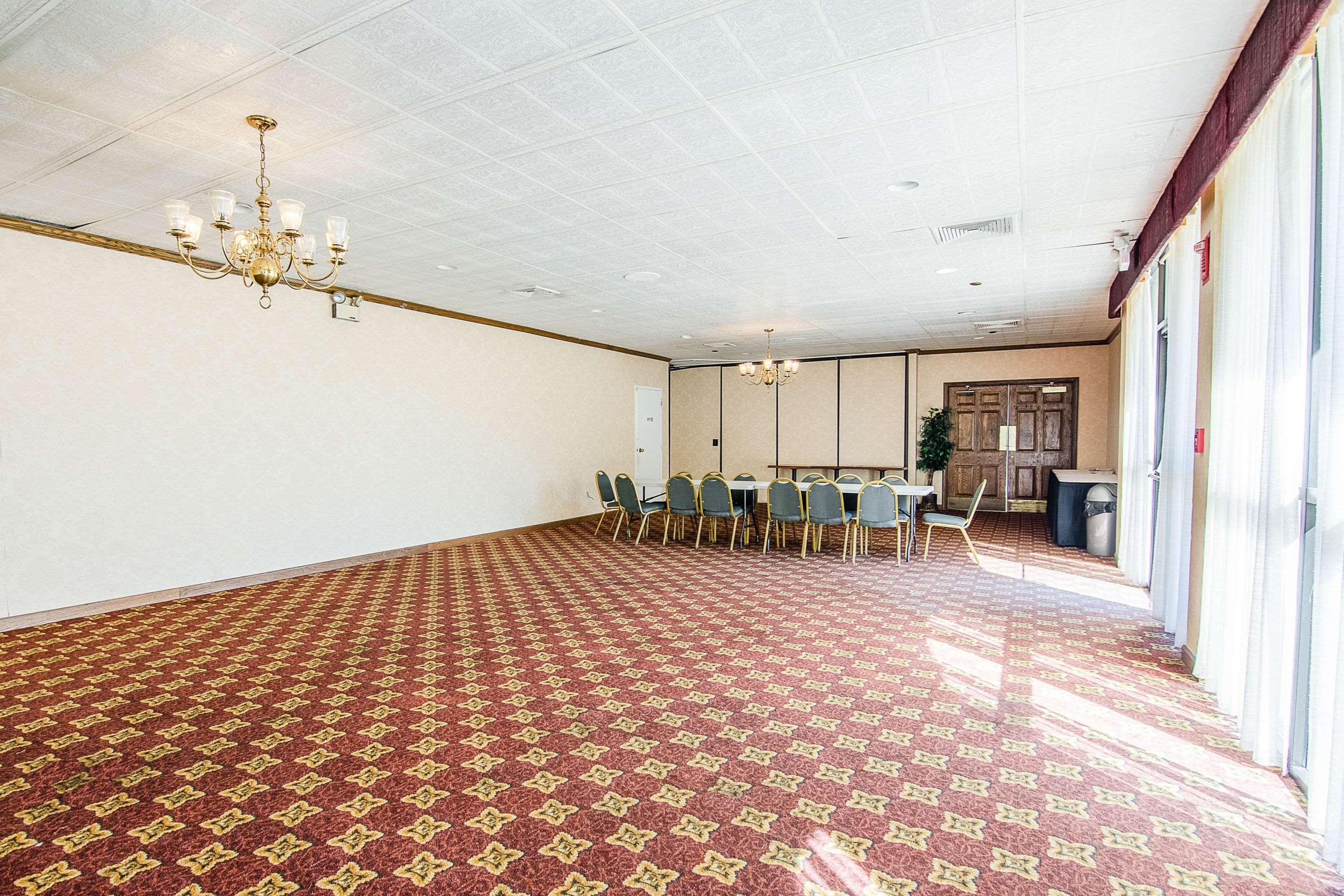Econo Lodge Inn & Suites Norton Экстерьер фото