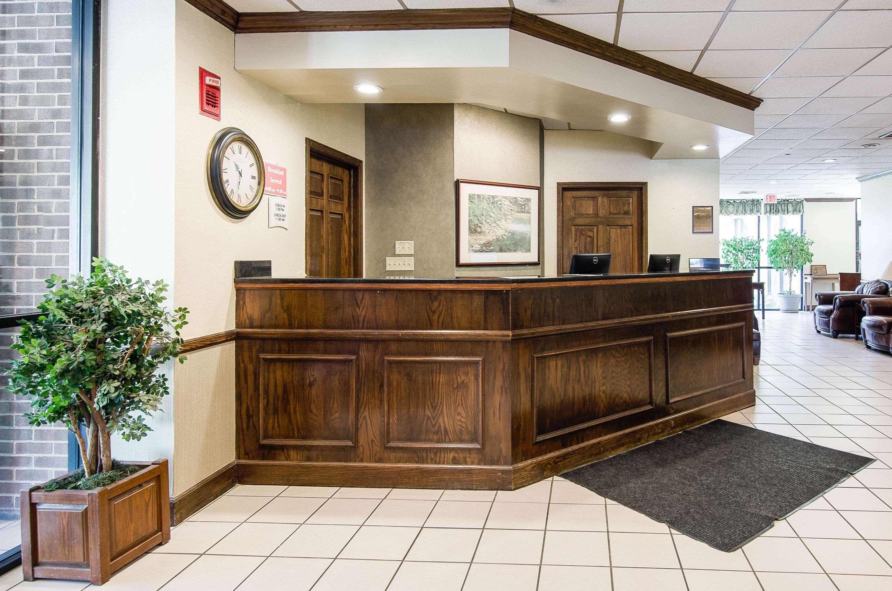 Econo Lodge Inn & Suites Norton Экстерьер фото