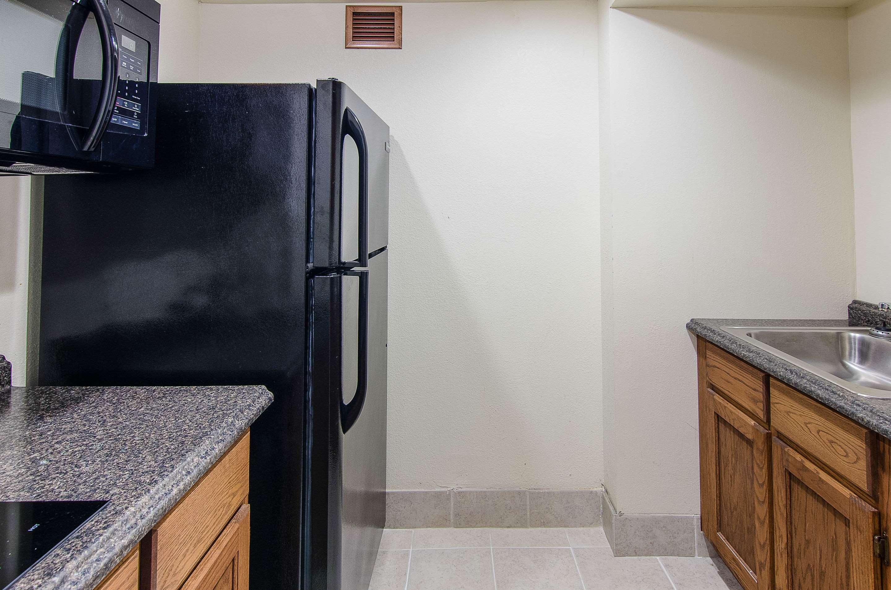 Econo Lodge Inn & Suites Norton Экстерьер фото