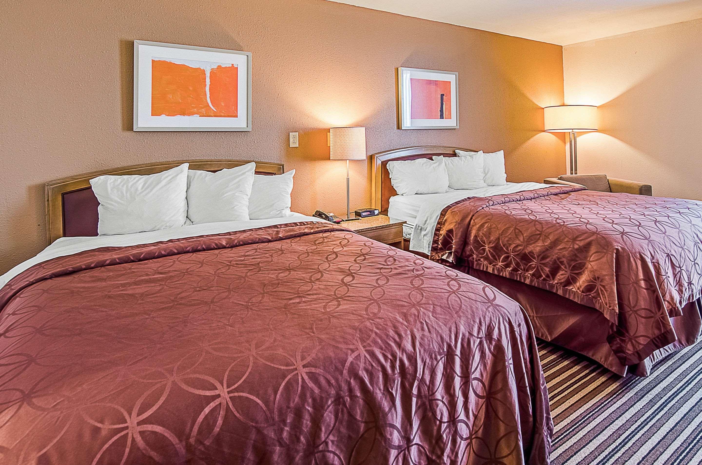 Econo Lodge Inn & Suites Norton Экстерьер фото