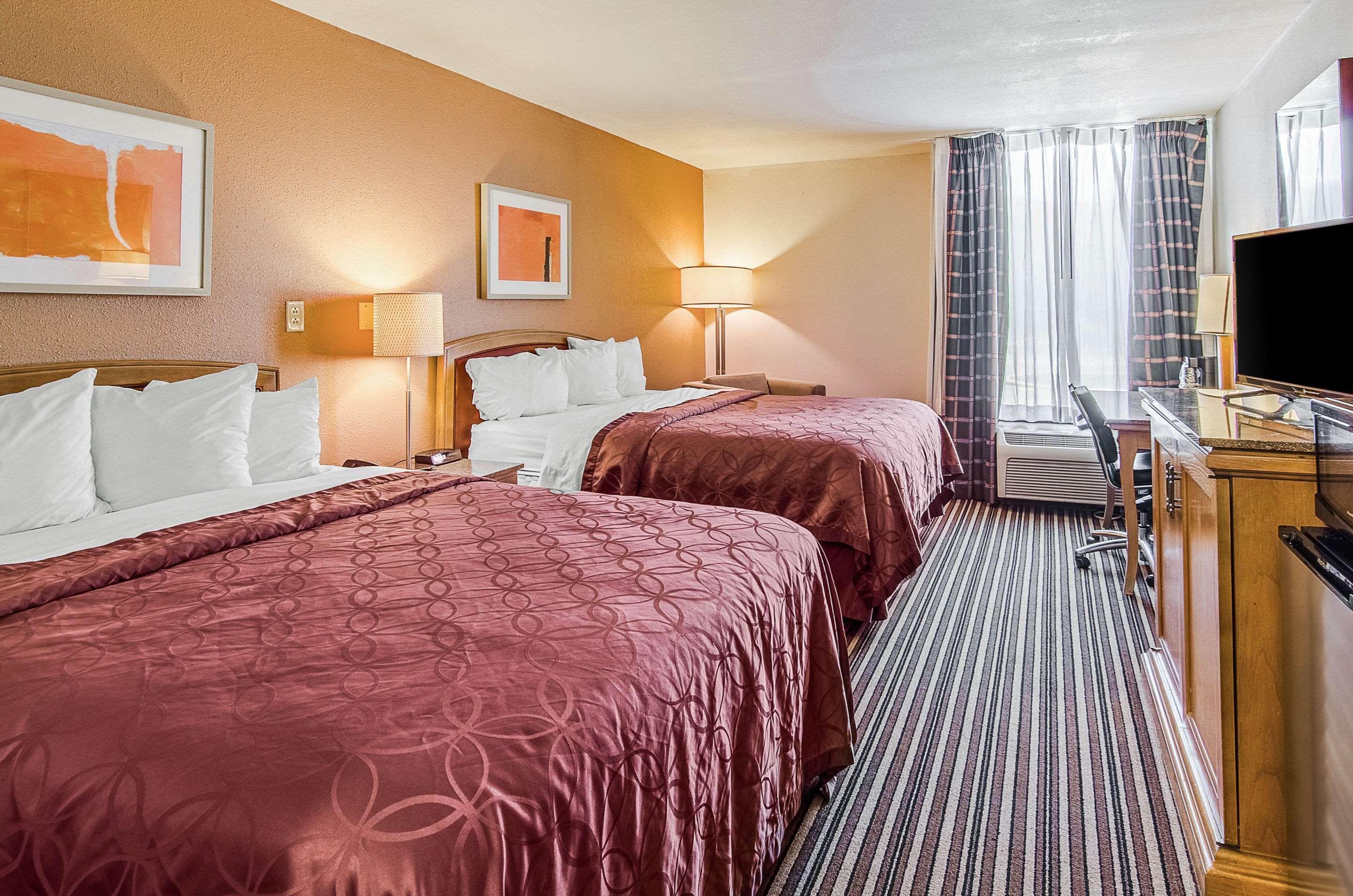 Econo Lodge Inn & Suites Norton Экстерьер фото