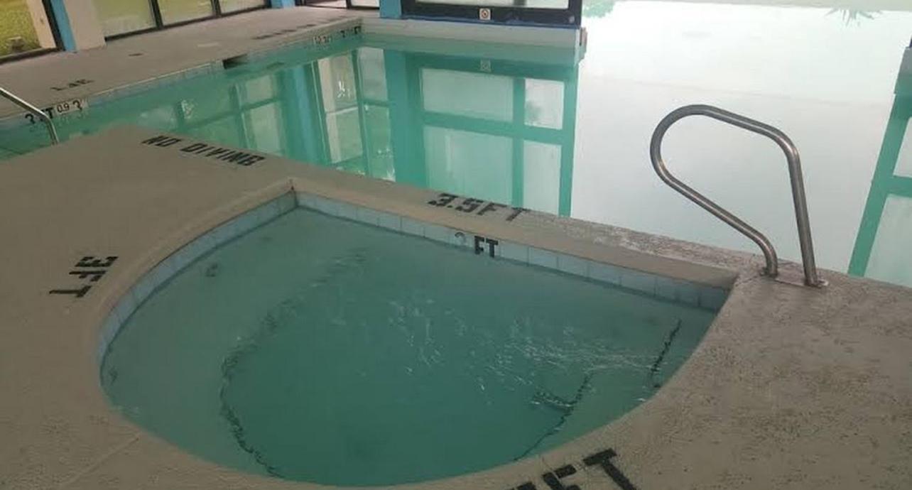 Econo Lodge Inn & Suites Norton Экстерьер фото