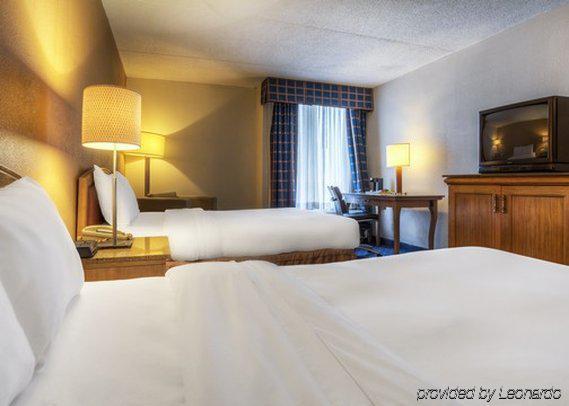 Econo Lodge Inn & Suites Norton Экстерьер фото