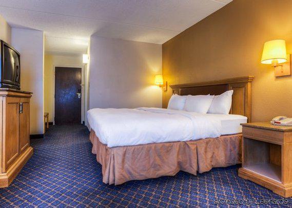 Econo Lodge Inn & Suites Norton Экстерьер фото