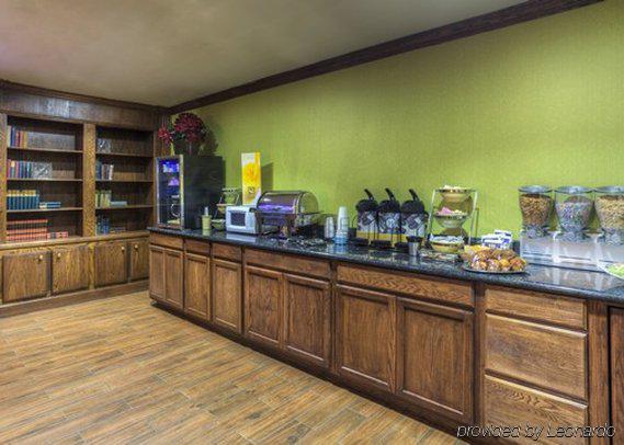 Econo Lodge Inn & Suites Norton Экстерьер фото