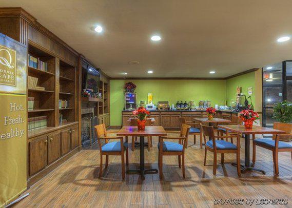 Econo Lodge Inn & Suites Norton Экстерьер фото