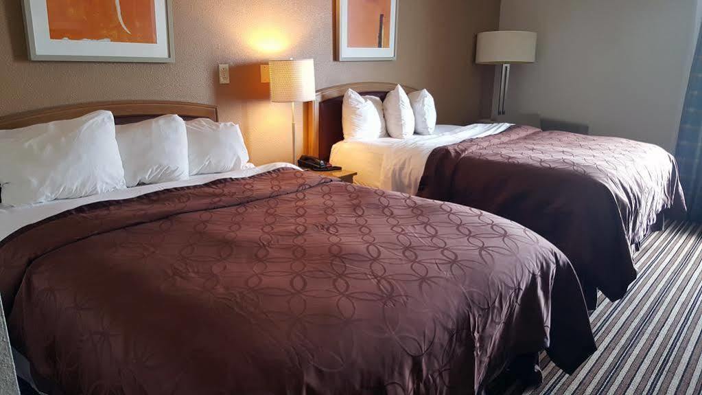 Econo Lodge Inn & Suites Norton Экстерьер фото