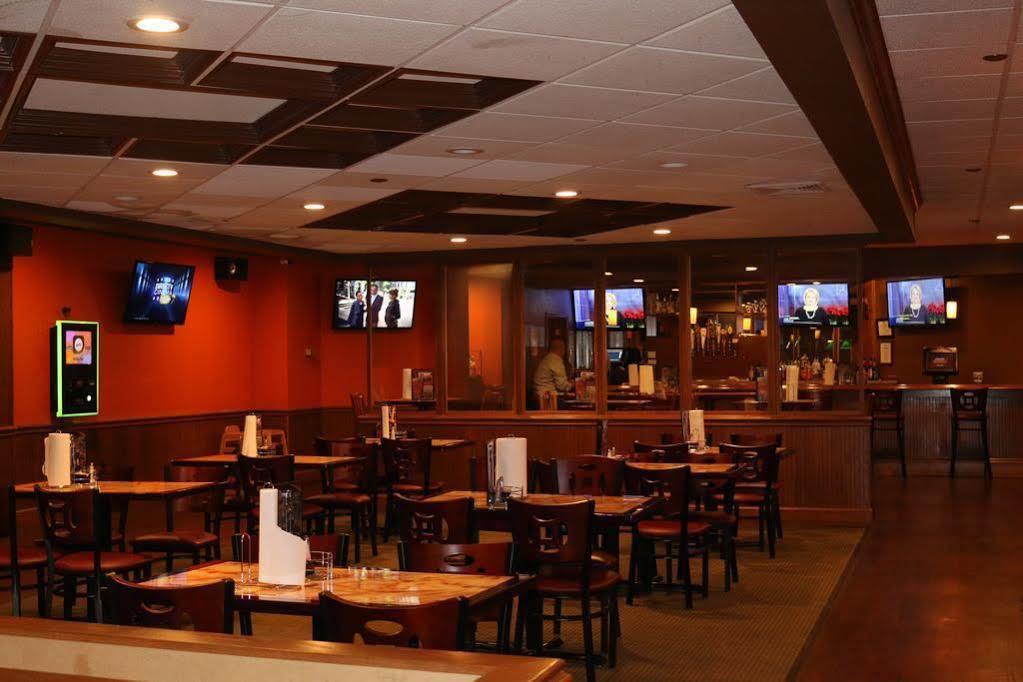 Econo Lodge Inn & Suites Norton Экстерьер фото