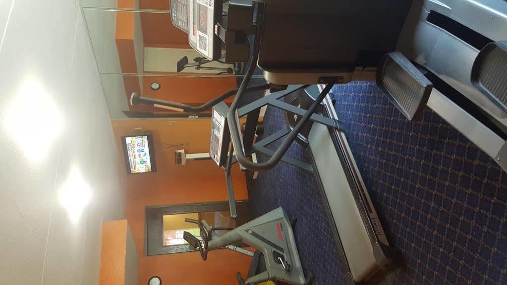 Econo Lodge Inn & Suites Norton Экстерьер фото