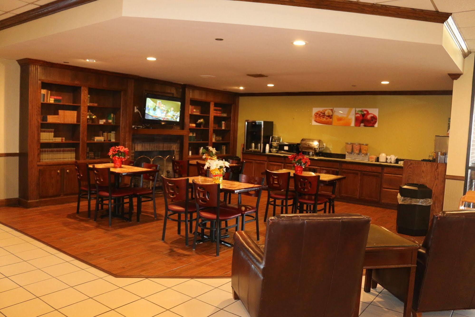 Econo Lodge Inn & Suites Norton Экстерьер фото