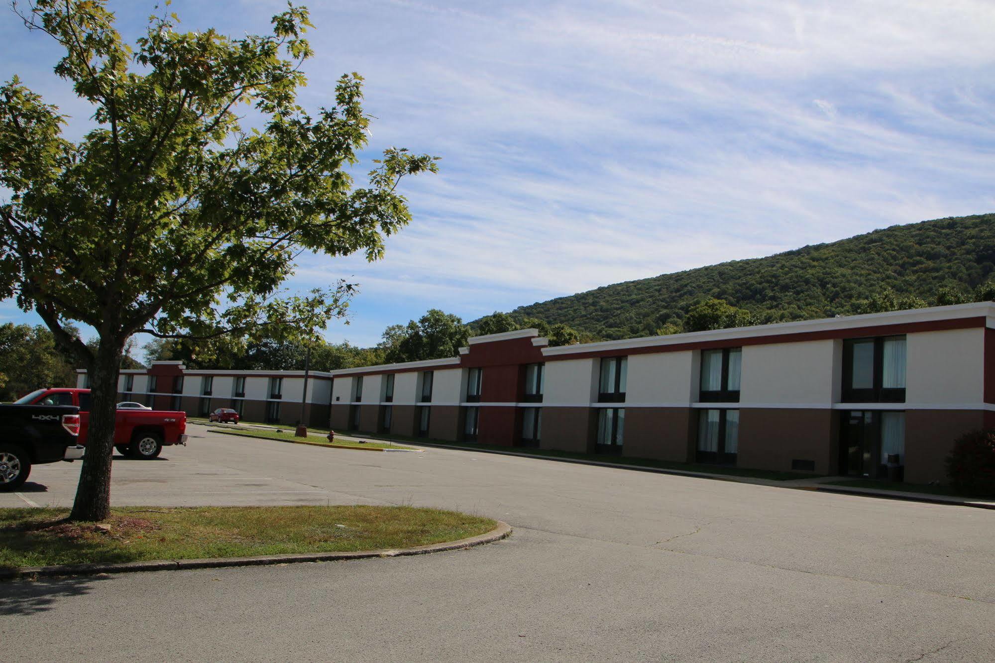 Econo Lodge Inn & Suites Norton Экстерьер фото